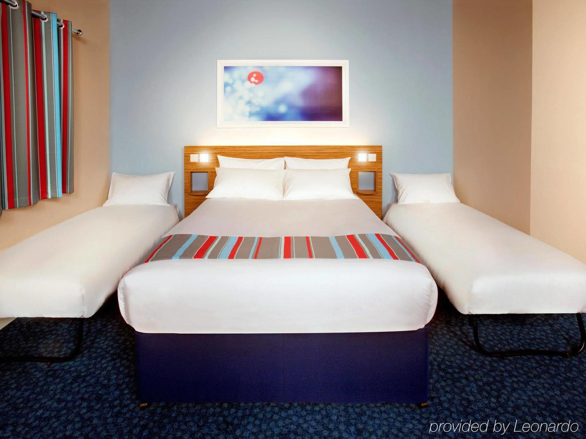 Travelodge Leeds Central Exteriör bild